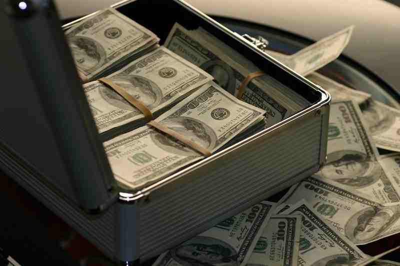 Can I withdraw all my money from an annuity?